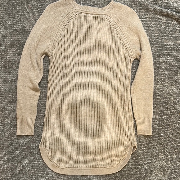 EUC Women's Beige tunic length knit Sweater m - Picture 3 of 3